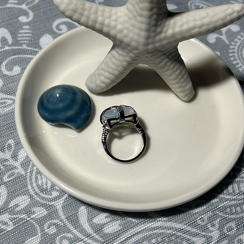 Ladies Ring - Picture 3 of 8